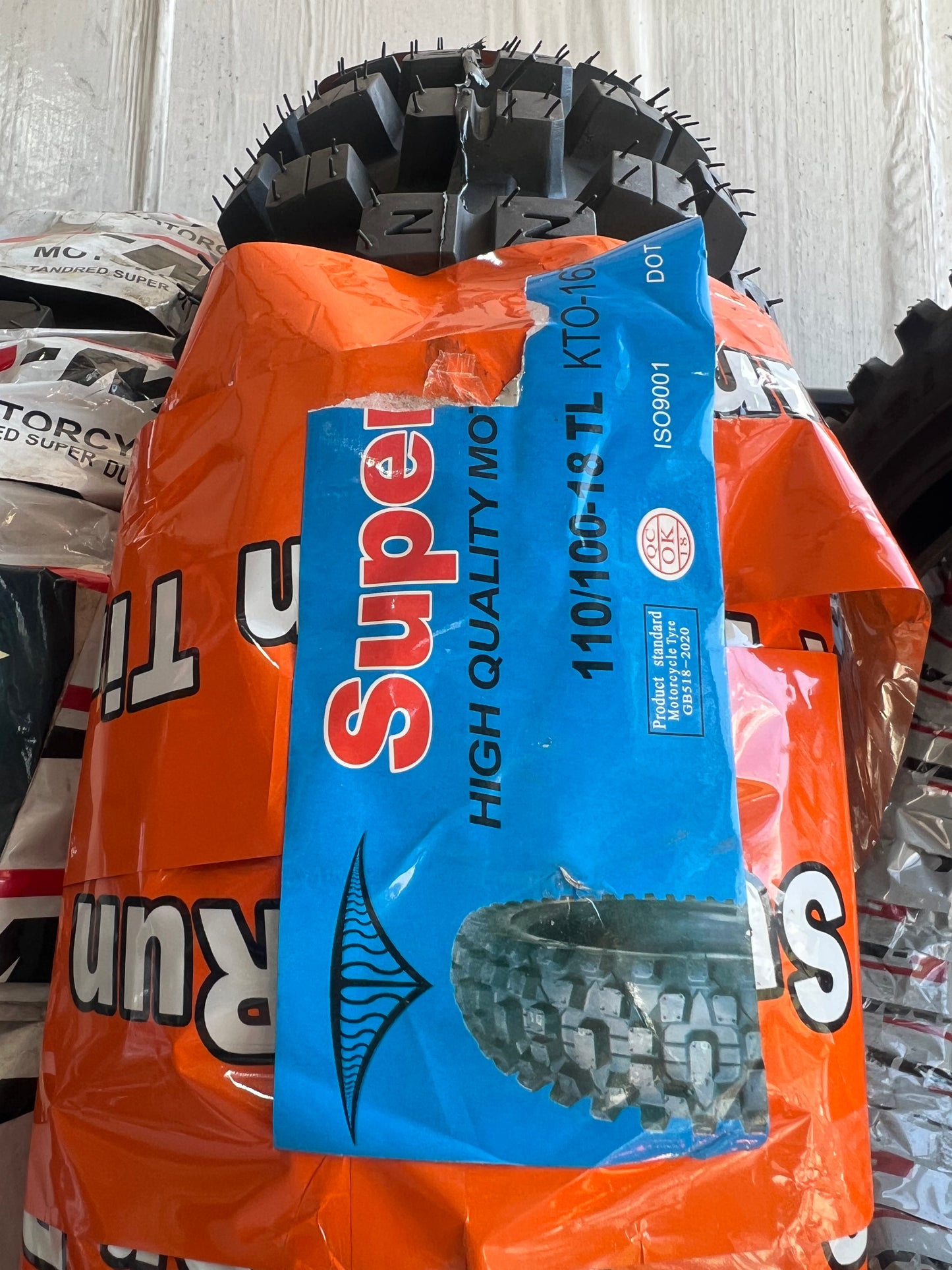 NEUMATICO SUPER RUN 110/100/18 TL