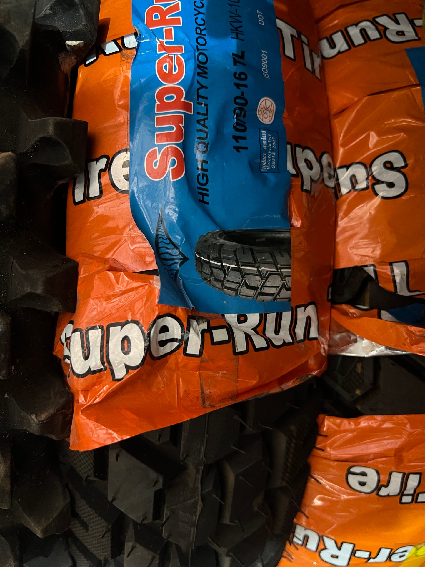 NEUMATICO SUPER RUN 110/90/16 TL