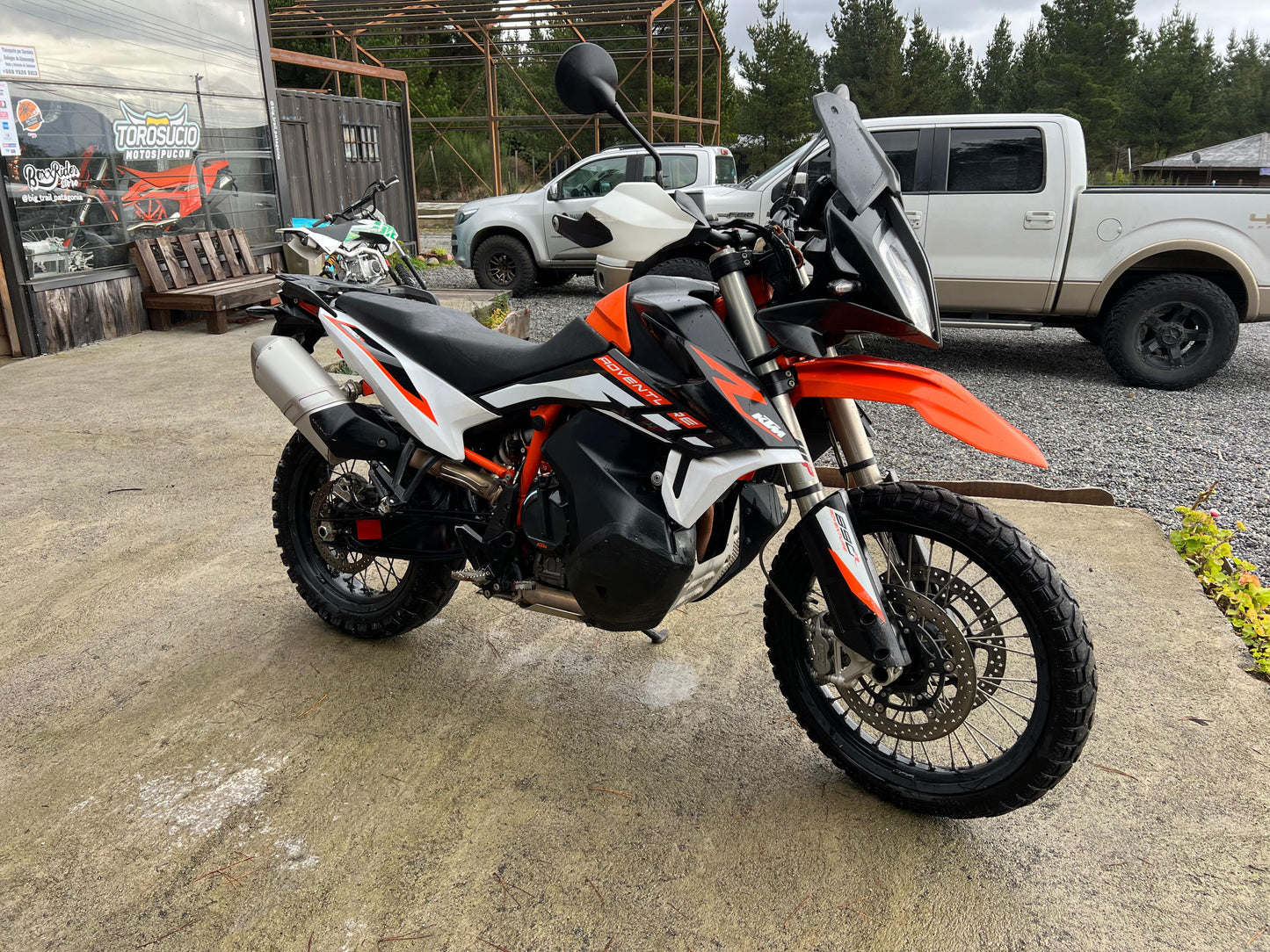 USADO- KTM 890 R