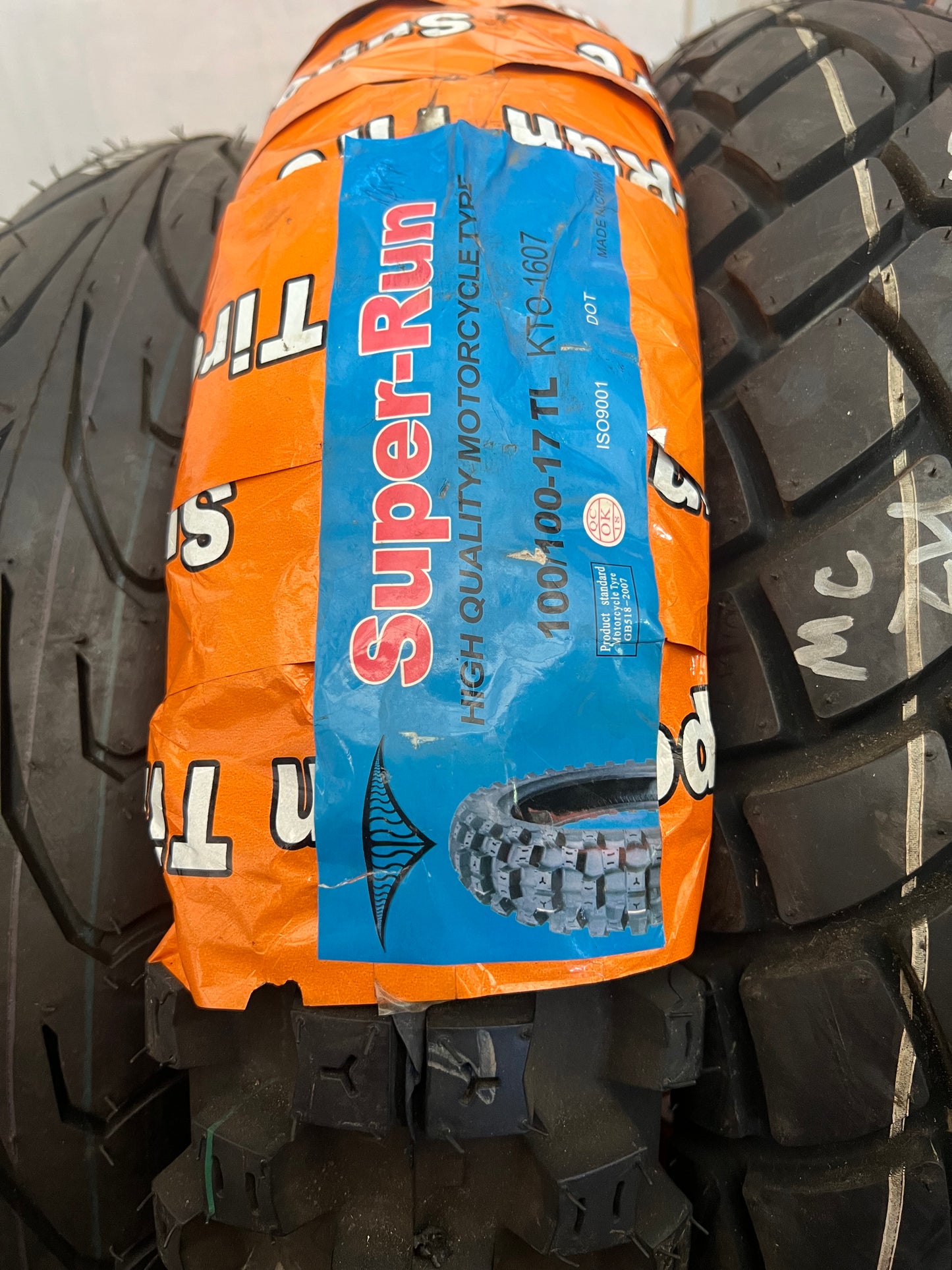 NEUMATICO SUPER RUN 100/100/17 TL