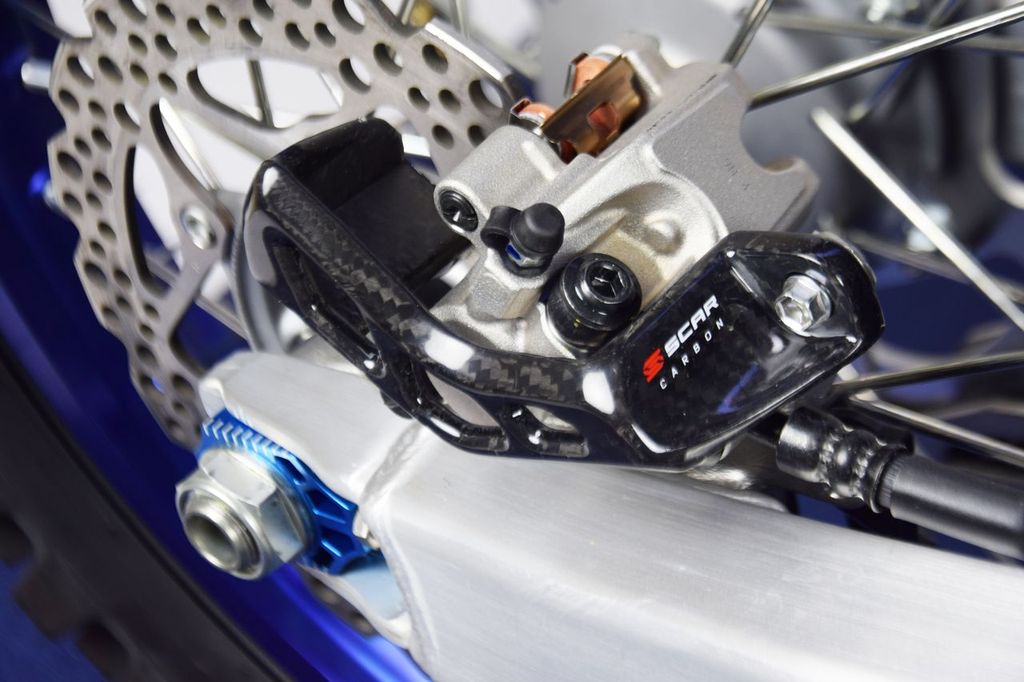 PROTECTOR CALIPER TRASERO CARBONO YAMAHA/KAWASAKI/FANTIC